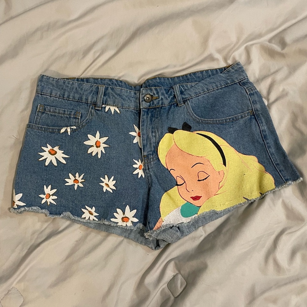 Disney Alice in Wonderland Denim Shorts Daisies Floral Size 11